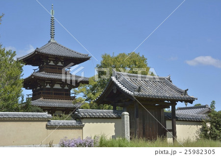 世界遺産　法起寺　国宝　三重塔　南門 25982305