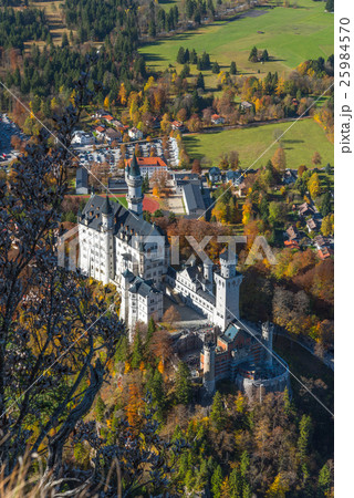 Neuschwanstein castle in autumn from Tegelberg 25984570