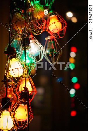 カラフルな電球 25986625