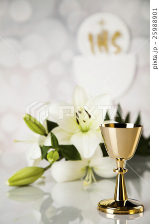 Symbol christianity religion a golden chalice  25988901