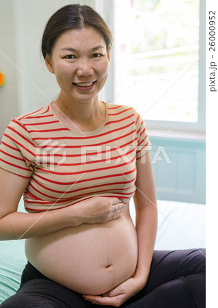pregnant woman pregnant woman 26000952
