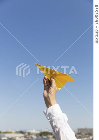 黄色の紙飛行機 黄色の紙飛行機 26002538
