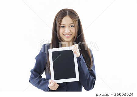ビジネス　女性　タブレット　新入社員　ビジネスウーマン　就職活動 26003024