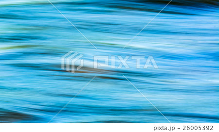 Bright sea green water surface defocused backgroun 26005392
