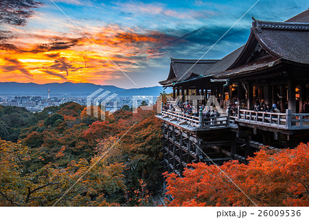 清水寺からの夕日 26009536