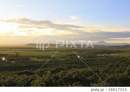 北海道・釧路湿原の夕暮れ(細岡展望台より) 北海道・釧路湿原の夕暮れ(細岡展望台より) 26017313