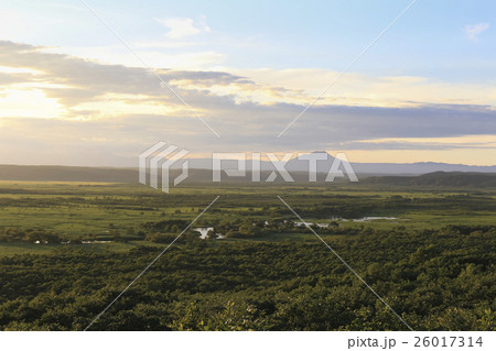北海道・釧路湿原の夕暮れ（細岡展望台より） 26017314