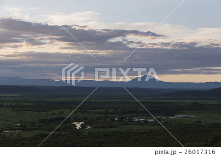 北海道・釧路湿原の夕暮れ(細岡展望台より) 北海道・釧路湿原の夕暮れ(細岡展望台より) 26017316