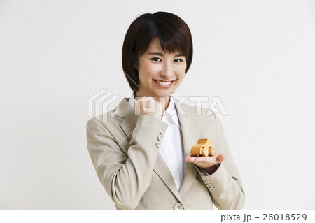 女性 新入社員 ビジネス 就職活動 若い女性 ビジネスウーマン 女性 新入社員 ビジネス 就職活動 若い女性 ビジネスウーマン 26018529