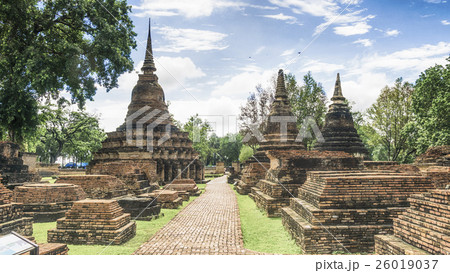 the walk way in ruined architecture at Thai temple 26019037