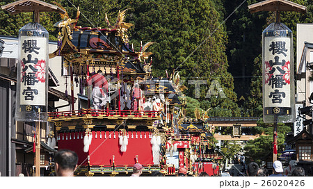 高山祭屋台曳き揃え 高山祭屋台曳き揃え 26020426