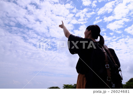 空と女性 空と女性 26024681