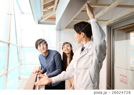 新築　営業　不動産　夫婦　案内　バルコニー　 26024728