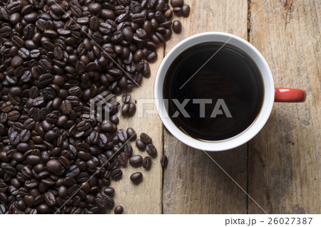 topview of the red cup of coffee and coffee beans 26027387