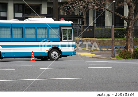 外務省前の機動隊人員輸送車の写真素材