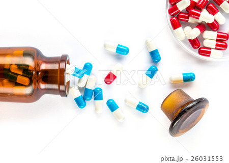 blue capsules and red capsules with  bottle 26031553