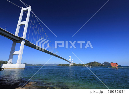 四国側から見る来島海峡大橋（手前が来島海峡第三大橋） 26032054