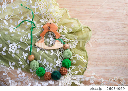 wooden toy Christmas tree and sling necklace  26034069