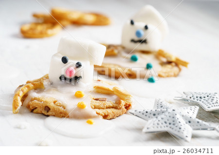 marshmallow snowman on cookies marshmallow snowman on cookies 26034711