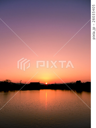 夕焼けと池 夕焼けと池 26035405