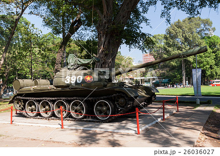 ベトナムのホーチミン市にある統一会堂に置かれている中国製のt59型戦車の写真素材