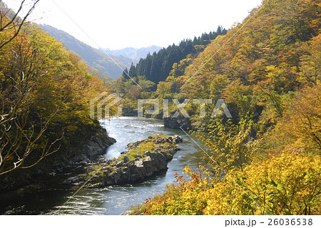 紅葉した赤芝峡の写真素材