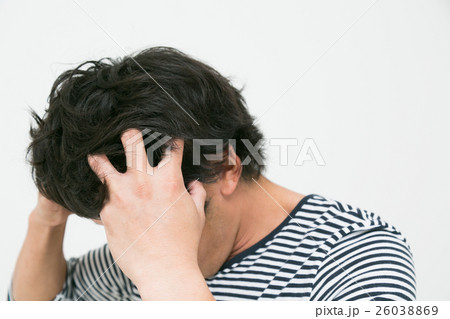 男性 ヘアケアイメージ 白バック 男性 ヘアケアイメージ 白バック 26038869