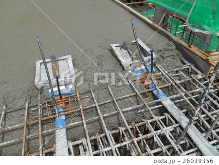 Pre-stress cable laid in round ducting 26039356