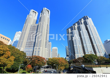 紅葉の都庁(第一本庁舎と第二本庁舎) 紅葉の都庁(第一本庁舎と第二本庁舎) 26042941