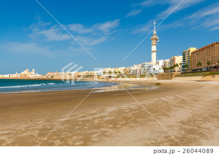 Cadiz. City sandy beach. 26044089