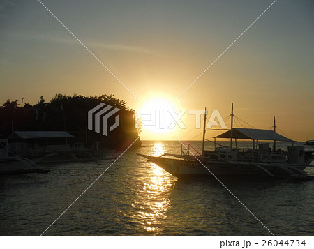 浜辺の夕日 26044734