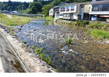 赤倉温泉付近を流れる最上小国川 26044855