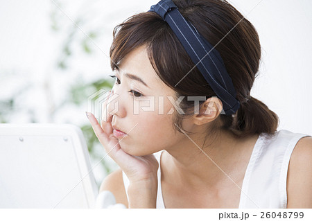 若い女性 26048799