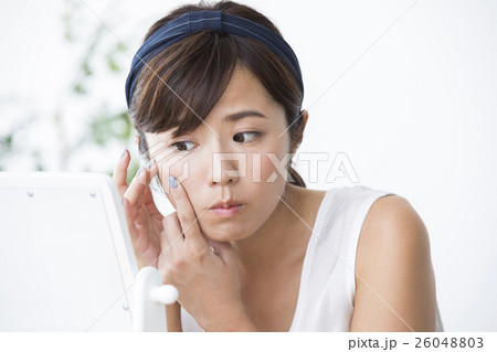 若い女性 26048803