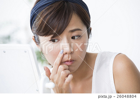 若い女性 26048804