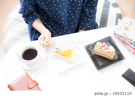 ケーキ　女性 26052110