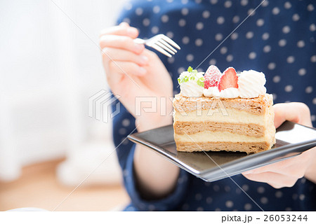 ケーキ　女性 26053244