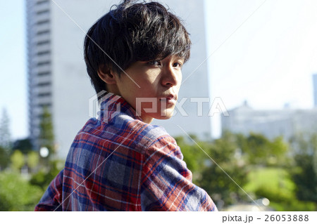 男性　ポートレート 26053888