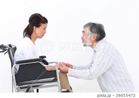 車椅子・老老介護 26055472