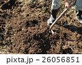 畑仕事・スコップを使う動作 26056851