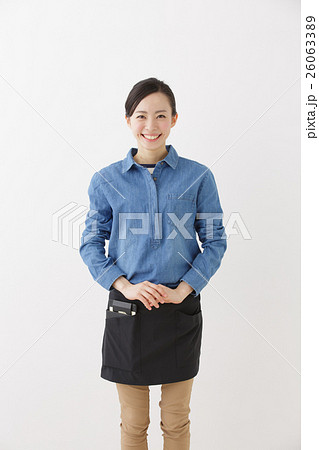 カフェスタッフ・若い女性 カフェスタッフ・若い女性 26063389