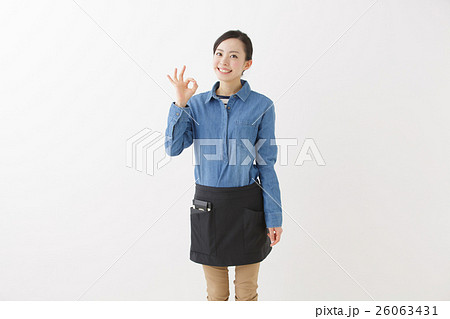 カフェスタッフ・若い女性 26063431