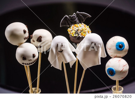 funny cake pops for Halloween 26070820