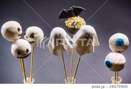 funny cake pops for Halloween 26070900