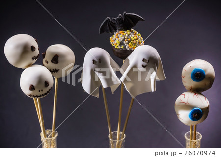 funny cake pops for Halloween 26070974