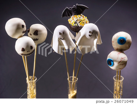 funny cake pops for Halloween 26071049