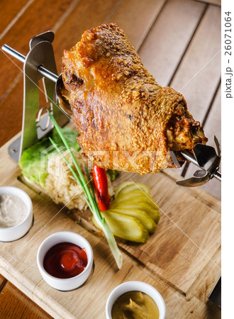Pork knuckle with sauce 26071064