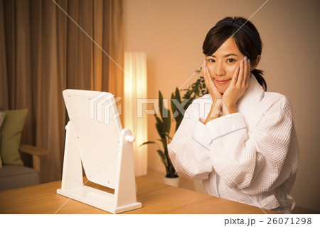 若い女性 26071298