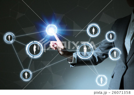 ビジネスパーソンとSNSイメージ 26071358