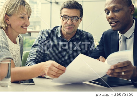 Business Discussion Talking Deal Concept 26075250